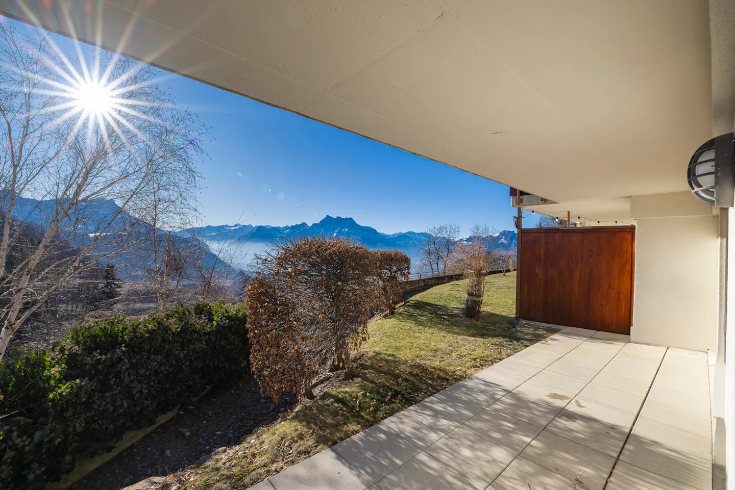 «Großartige 2,5-Zimmer-Wohnung auf Gartenebene mit Terrasse und herrlicher Aussicht» - Foto 1 von 13