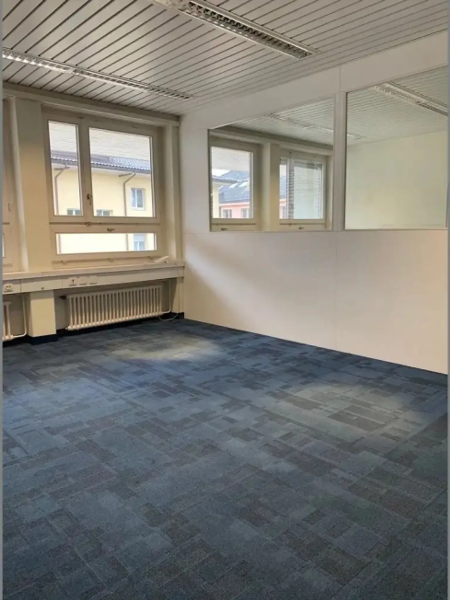 Office space for rent - Photo 2 of 11