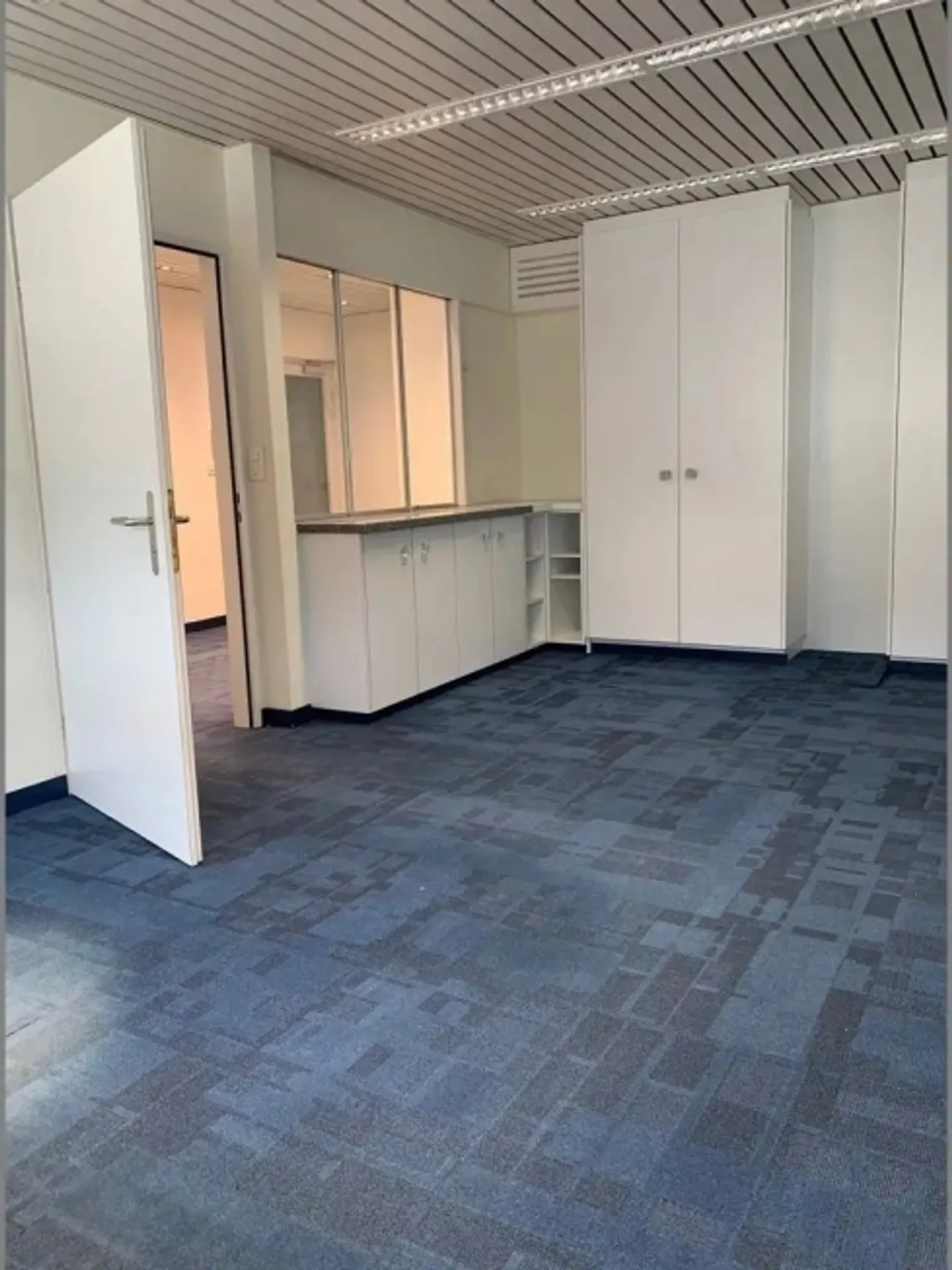 Office space for rent - Photo 5 of 11