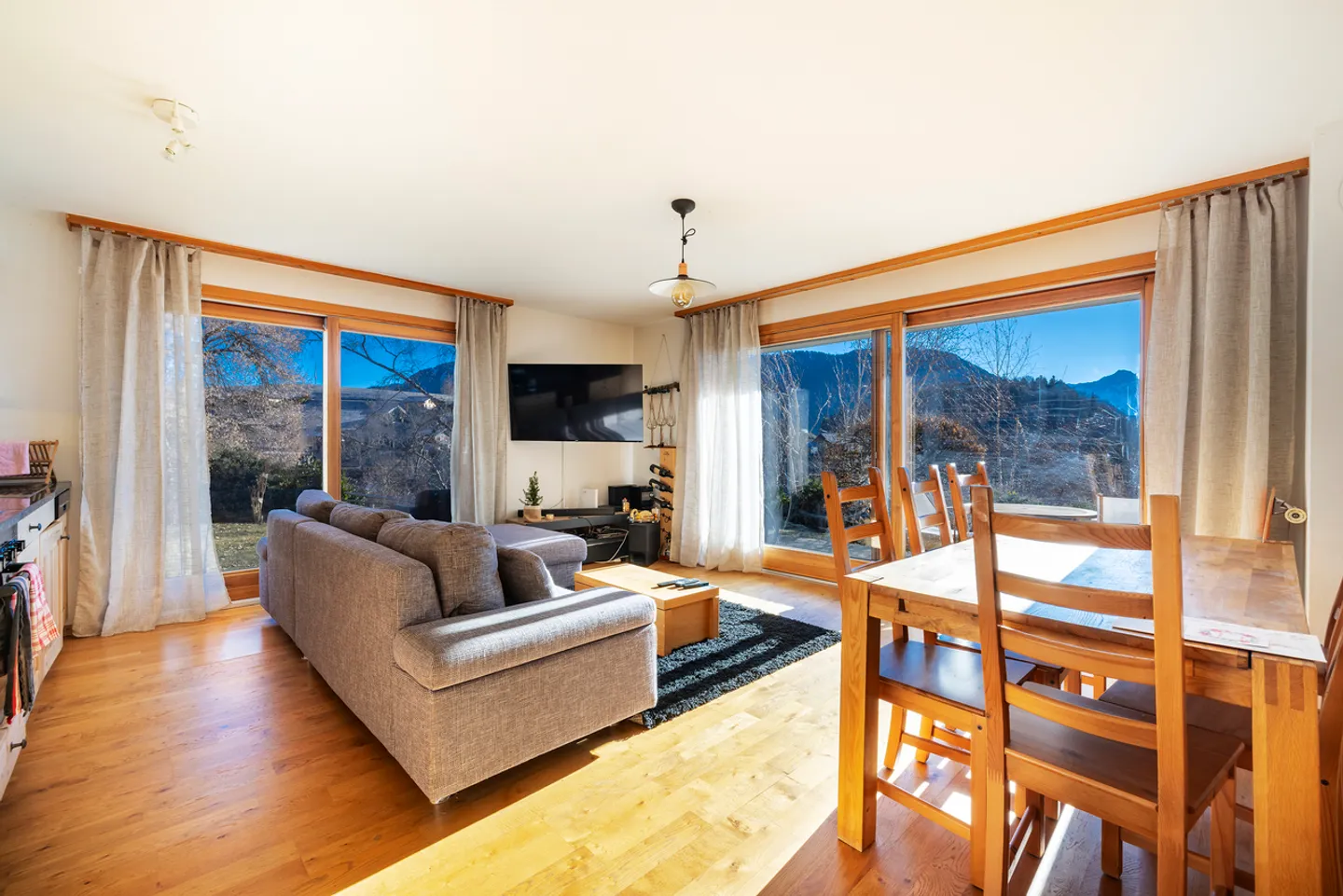 «Großartige 2,5-Zimmer-Wohnung auf Gartenebene mit Terrasse und herrlicher Aussicht» - Foto 2 von 13