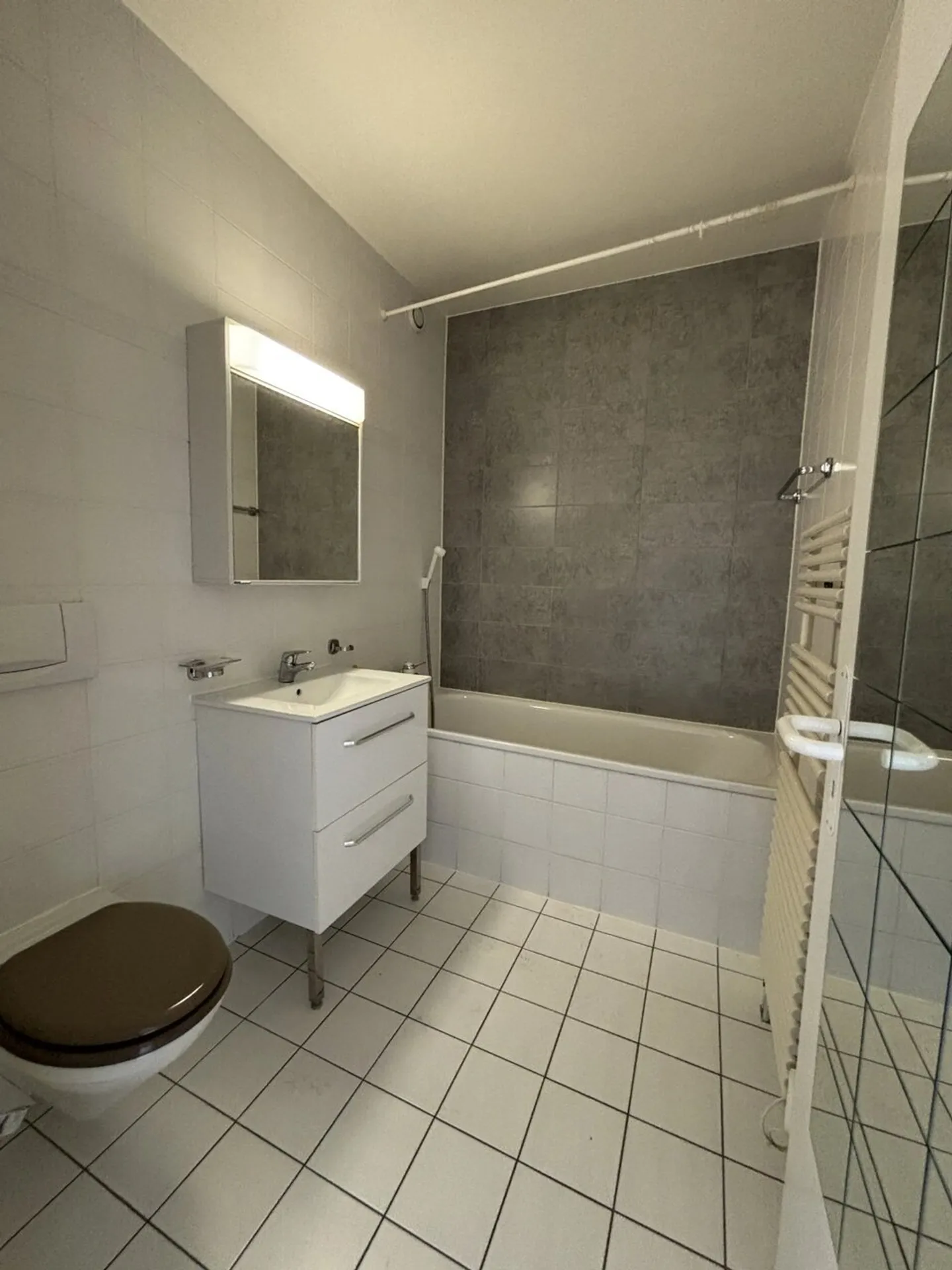 Schöne Wohnung mit freiem Blick in der Nähe internationaler Organisationen - Foto 9 von 13