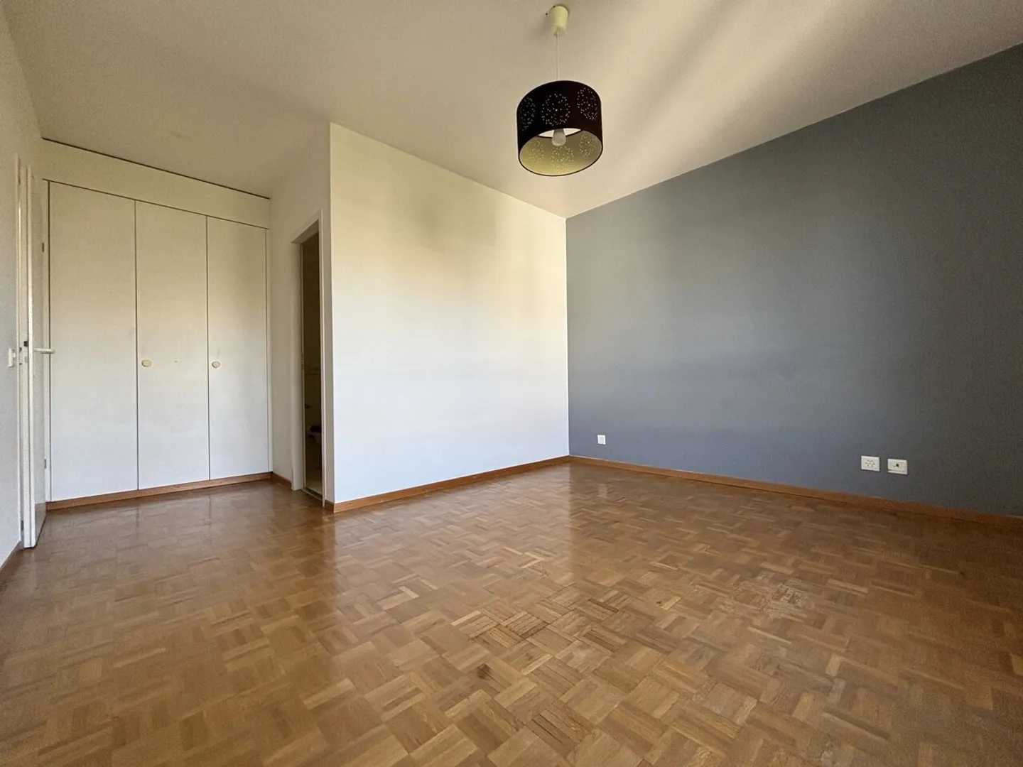 Schöne Wohnung mit freiem Blick in der Nähe internationaler Organisationen - Foto 11 von 13