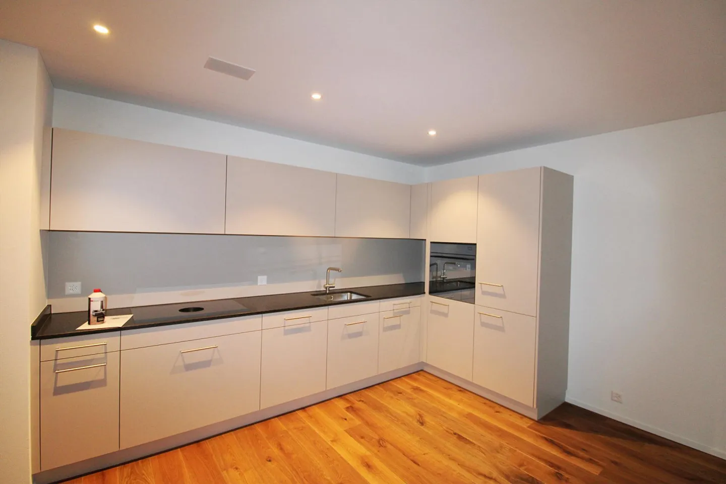 New building in the green – stylish 2.5 room apartment in Samstagern - Photo 2 of 8