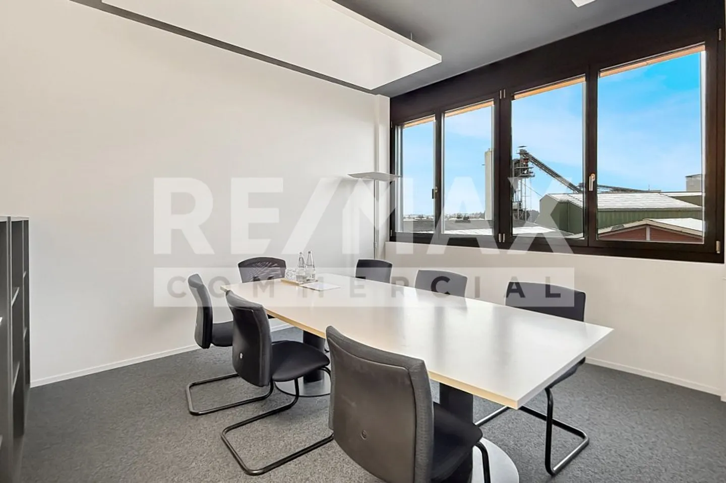 Attractive and modern office spaces in an ideally accessible location - Photo 11 of 13