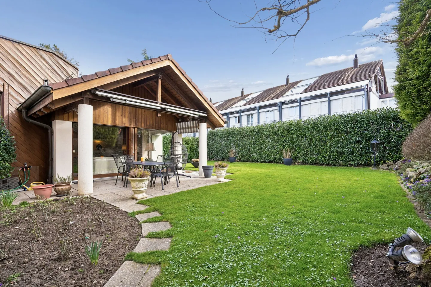 Geräumiges Einfamilienhaus in Rüschlikon - Foto 3 von 50