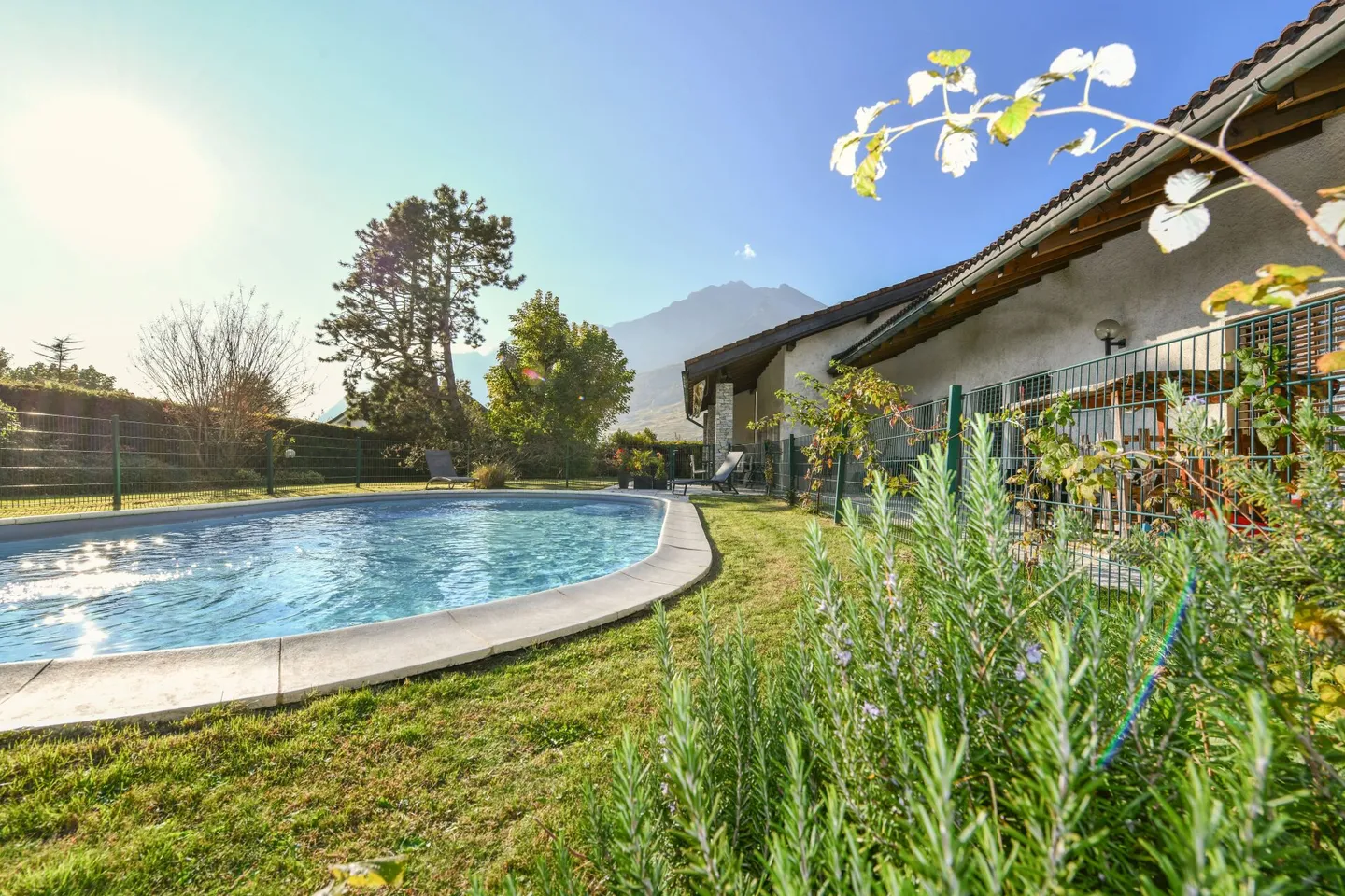 Vétroz, individual villa with swimming pool - Photo 1 of 13