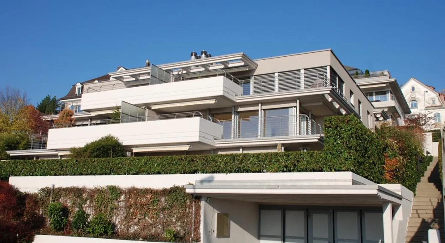 Appartement spacieux de 4,5 pièces avec terrasse et vue sur le lac à Zollikon - Photo 1 sur 7