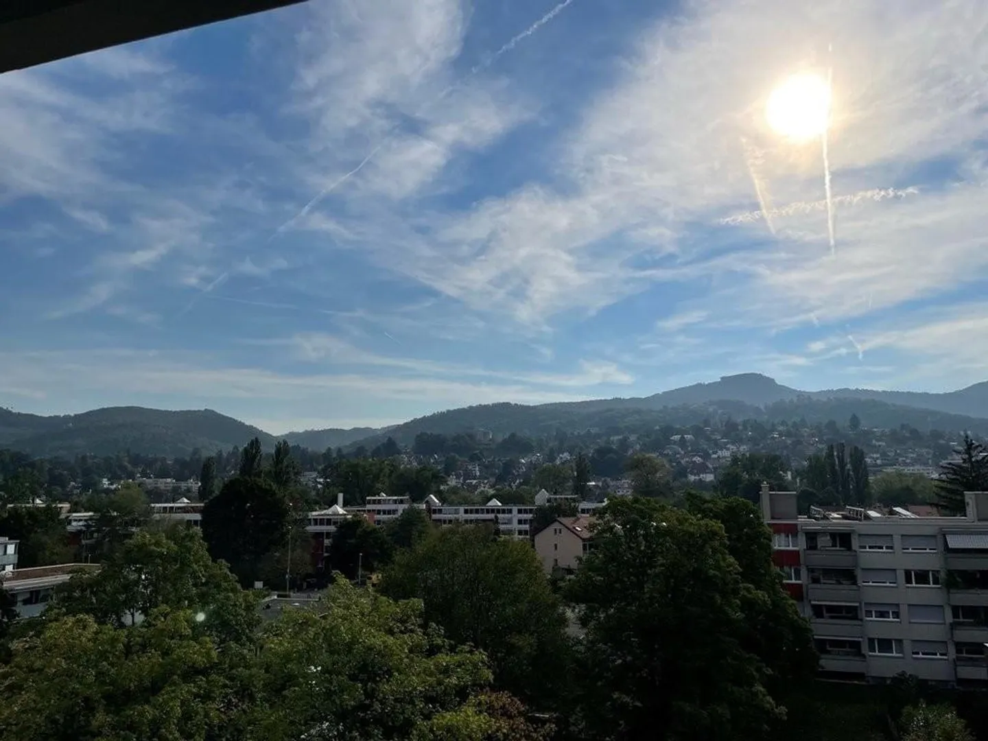 Appartement spacieux de 3,5 pièces avec vue sur Neuaesch - Photo 2 sur 11