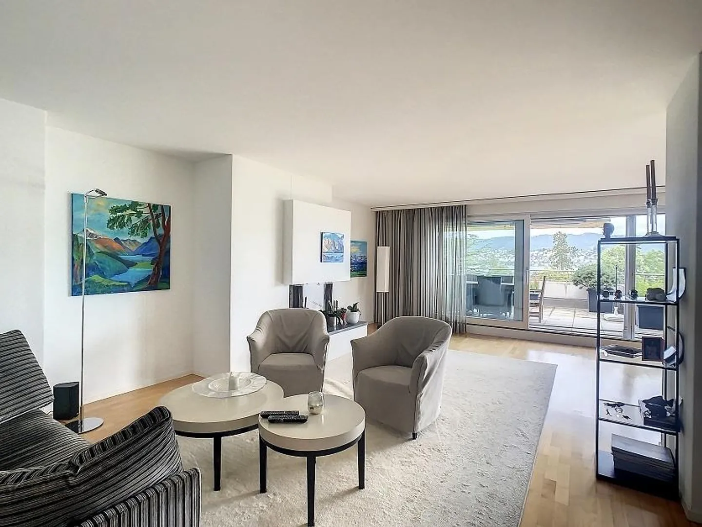 Appartement spacieux de 4,5 pièces avec terrasse et vue sur le lac à Zollikon - Photo 2 sur 7