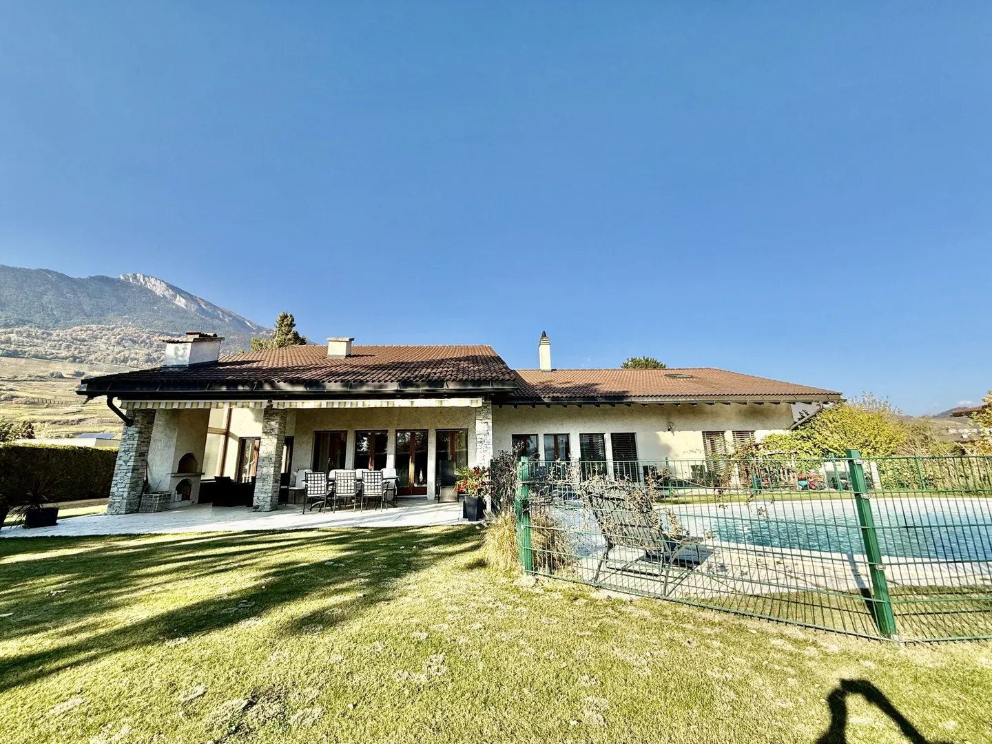 Vétroz, individual villa with swimming pool - Photo 12 of 13