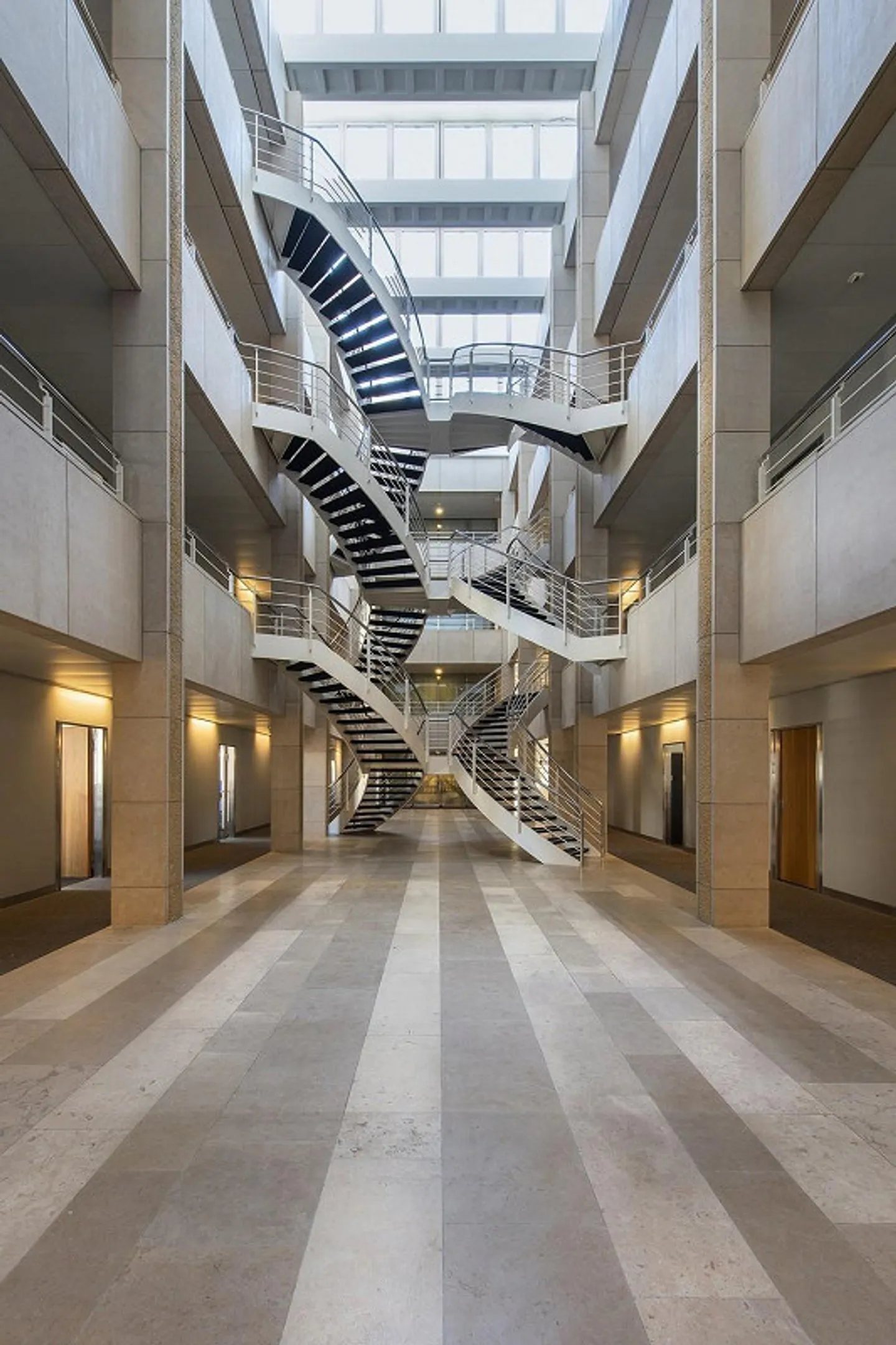 «OH!FFICE» - Your new workspace for interim use at Basler Aesc... - Photo 2 of 8