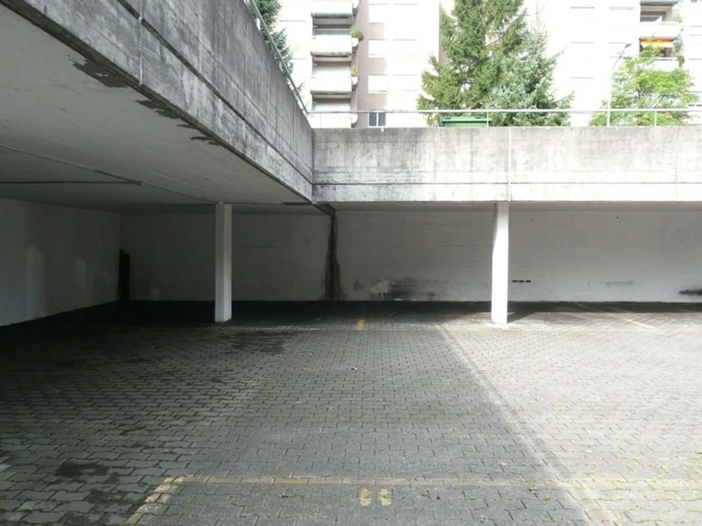 Place de parking extérieur à louer à Zurich Leimbach - Photo 2 sur 2