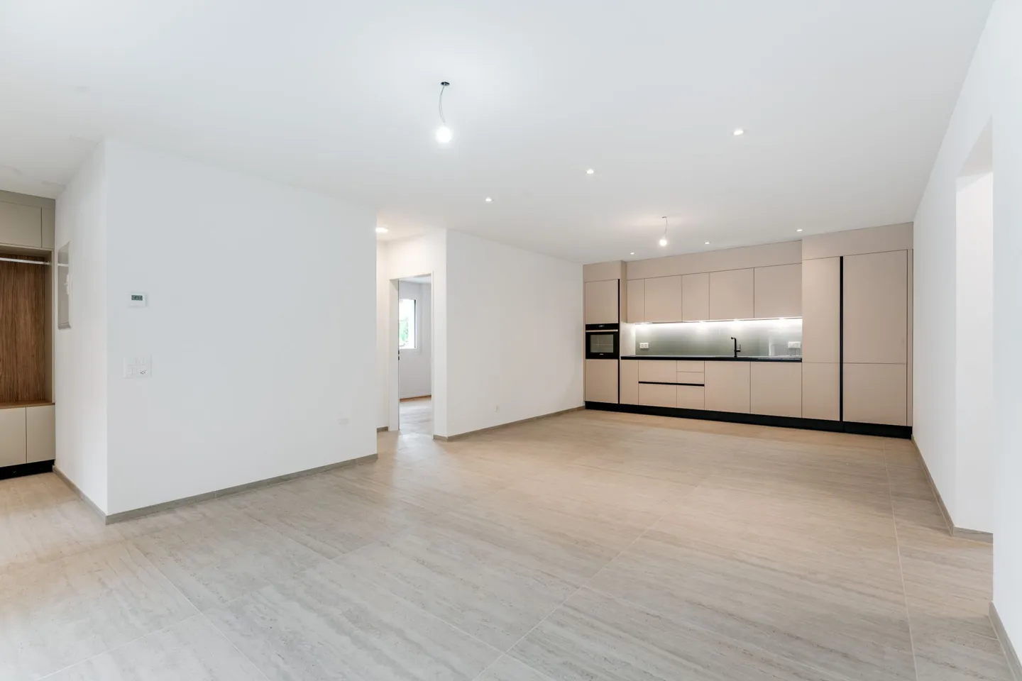 Move in & feel good: 4.5-room apartment with style and structure - Photo 2 of 17
