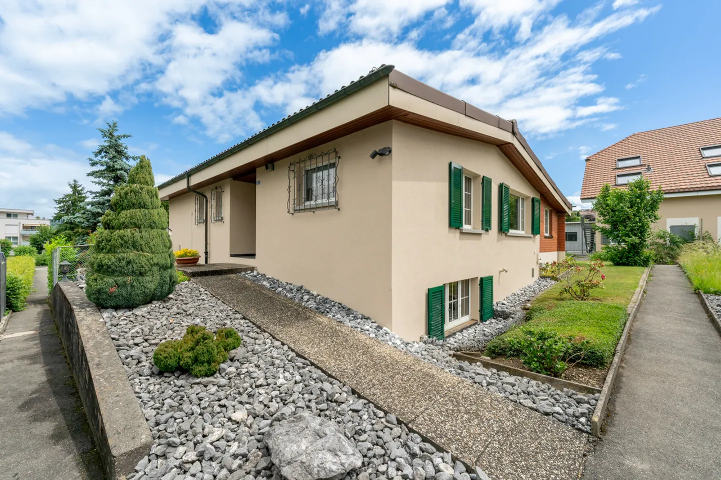 Maison charmante avec beaucoup de terrain et de potentiel - Photo 2 sur 10