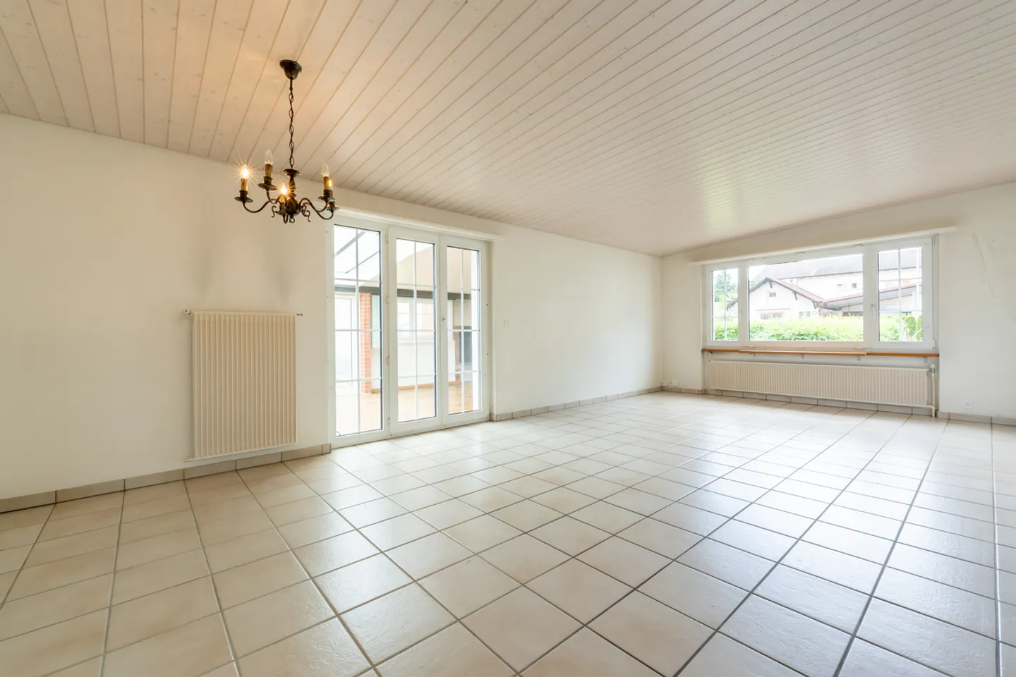 Maison charmante avec beaucoup de terrain et de potentiel - Photo 3 sur 10