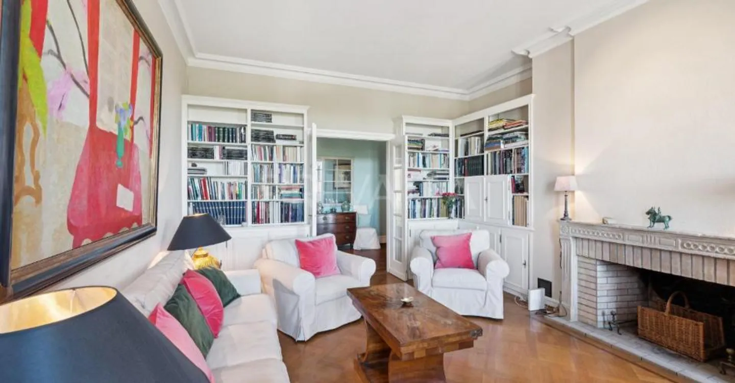 Luxuswohnung im historischen Château - Foto 3 von 8