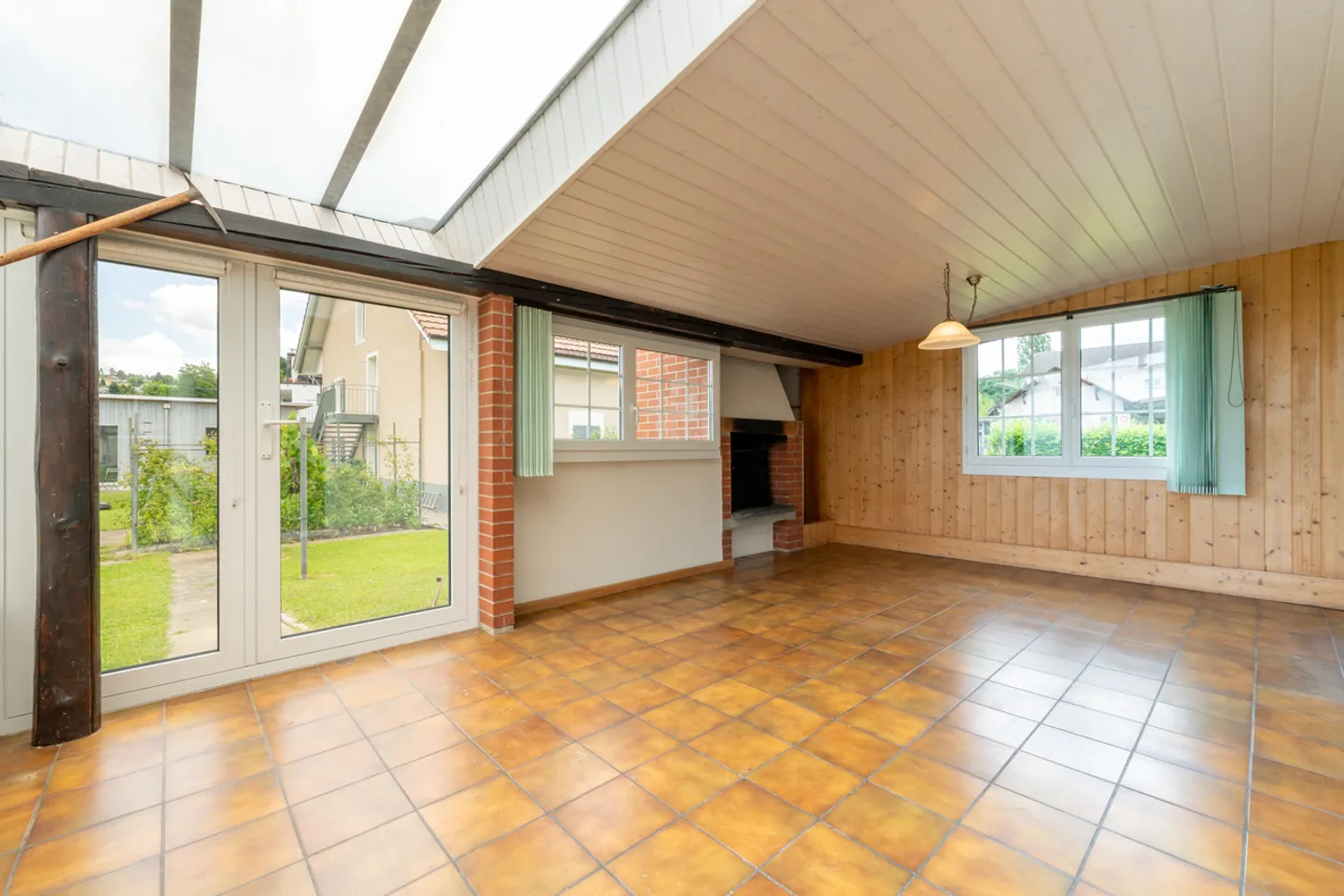 Maison charmante avec beaucoup de terrain et de potentiel - Photo 4 sur 10