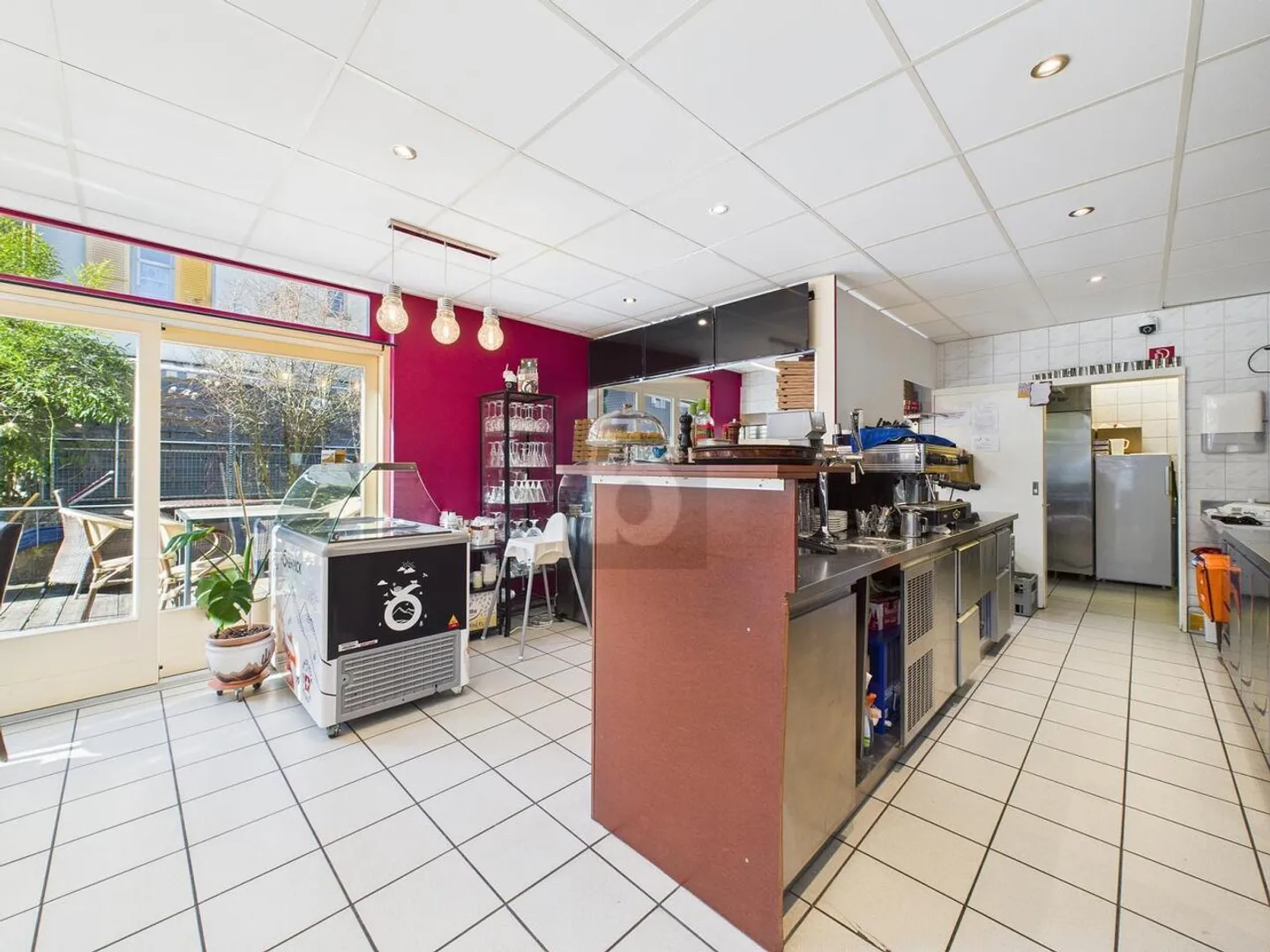 CENTRALE CON MOLTO PASSAGGIO - Foto 3 di 6