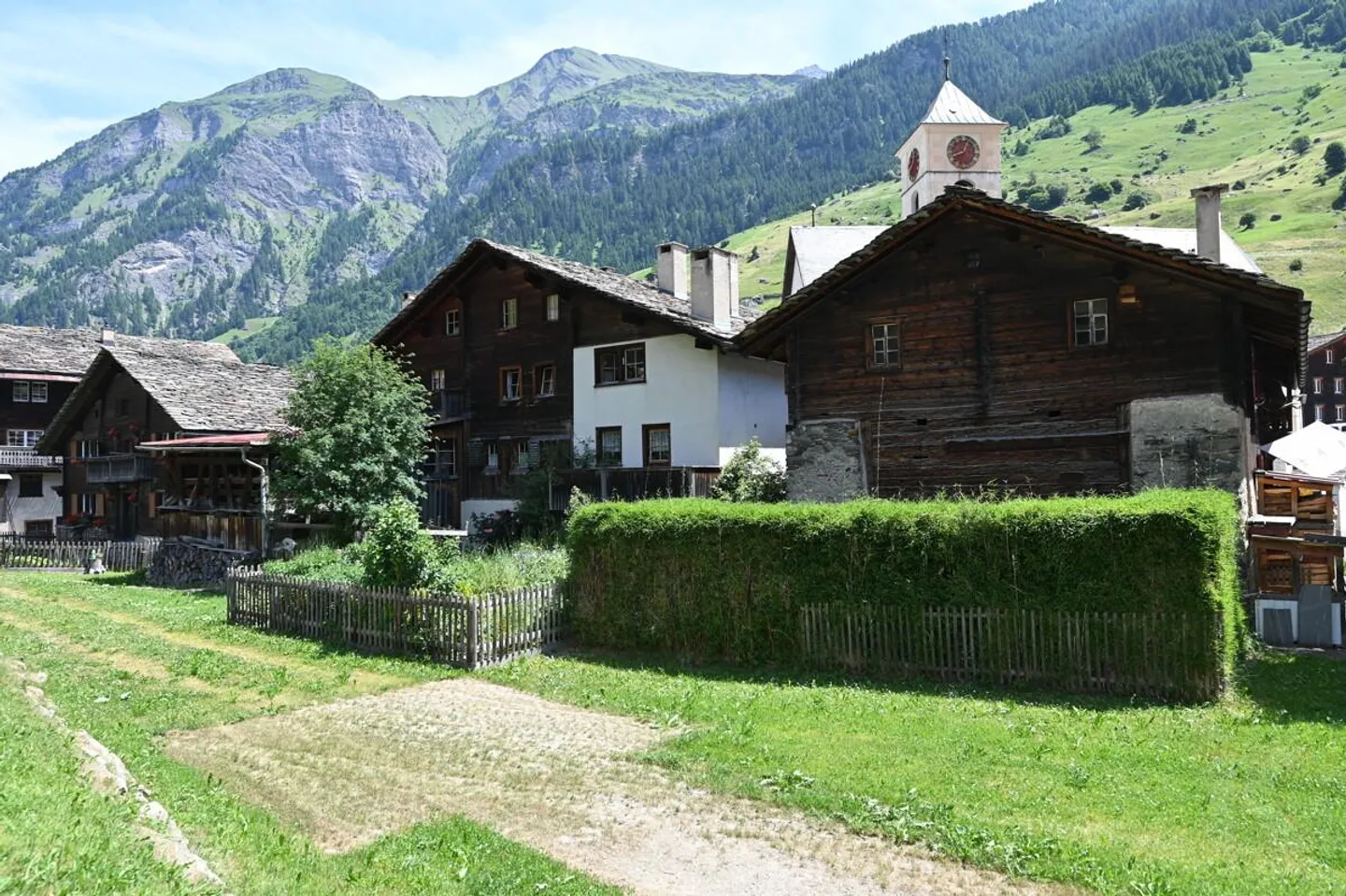 Spacious 4.5 Room Holiday Apartment in Vals - Photo 3 of 16
