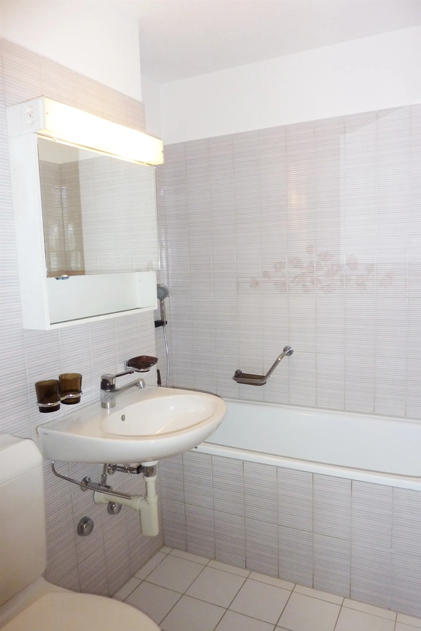 Your new home in a central location! - Photo 4 of 8