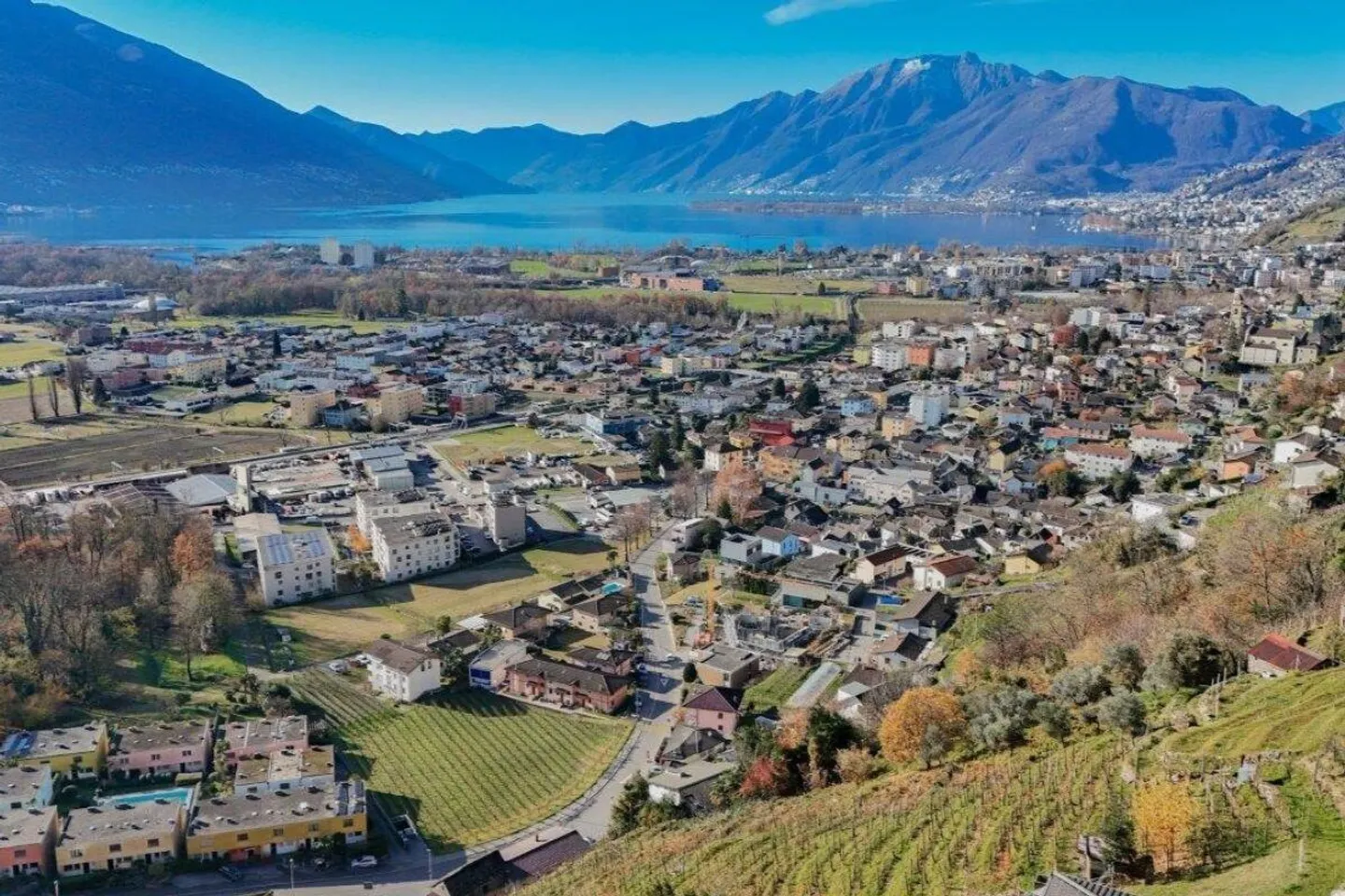 Multi-family house with beautiful lake view and large land - Photo 7 of 14