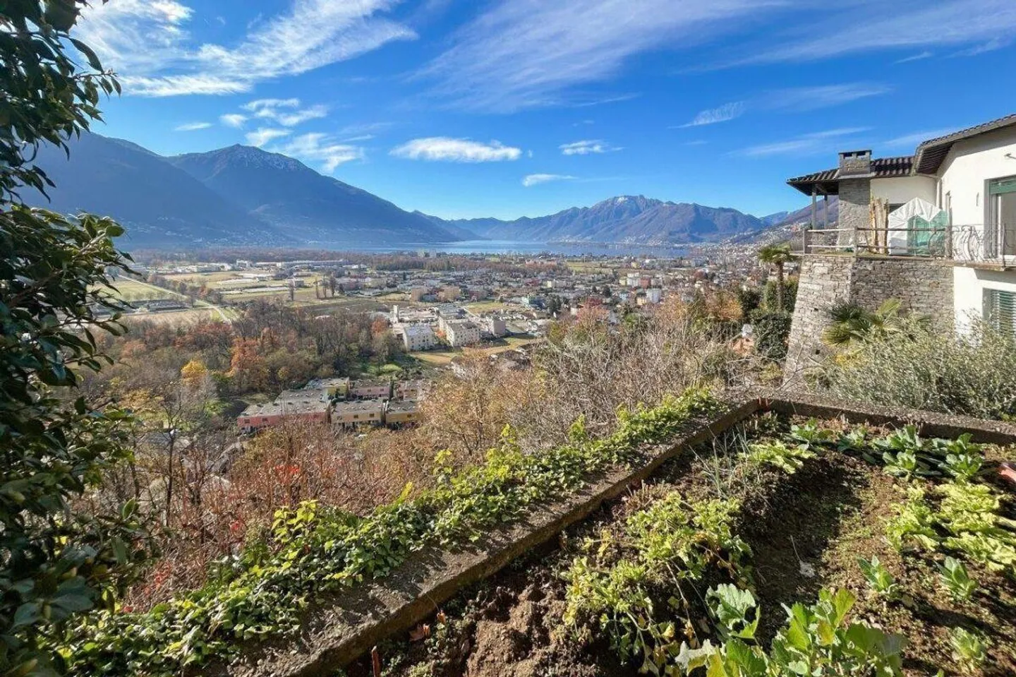 Multi-family house with beautiful lake view and large land - Photo 11 of 14