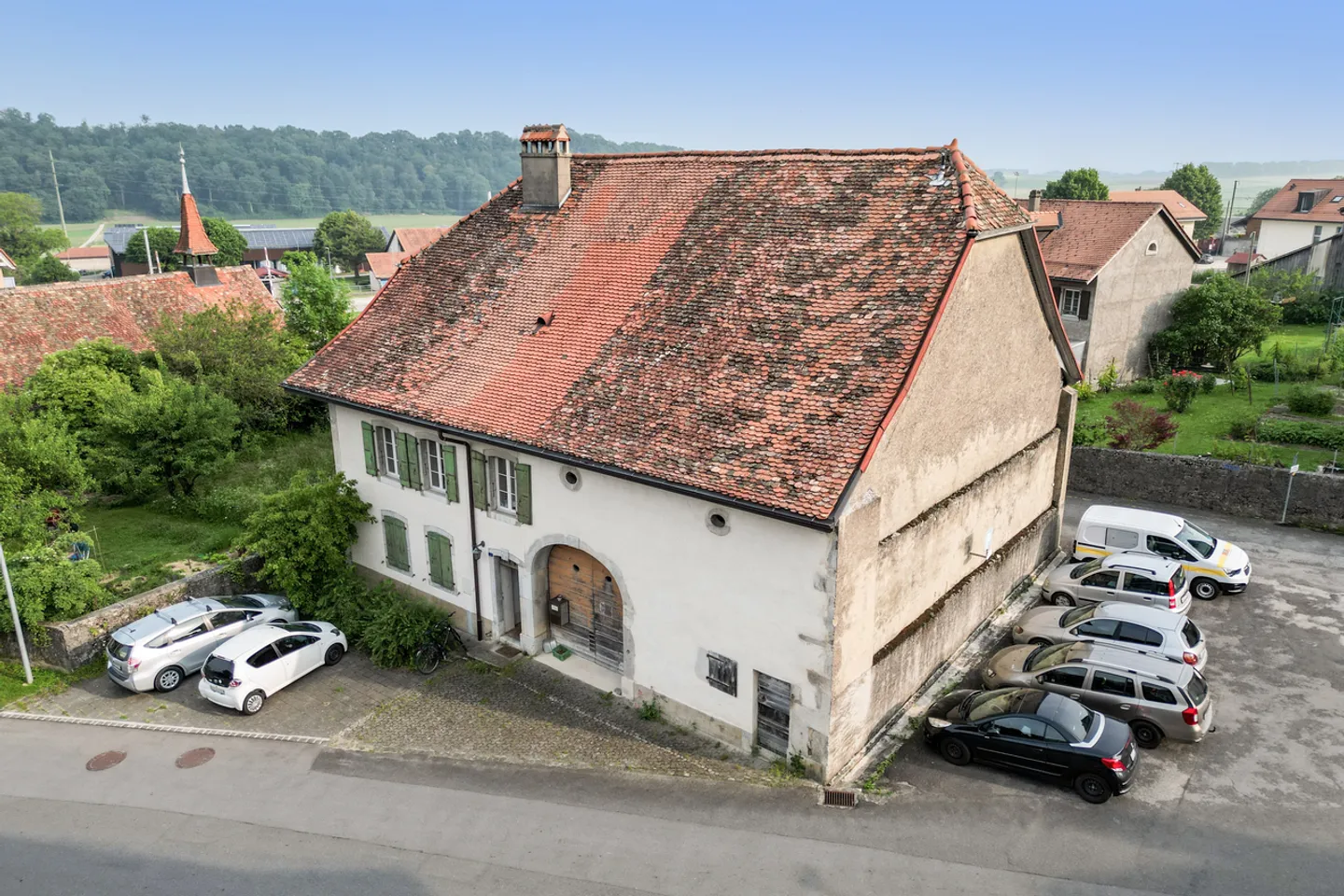 Real estate ensemble for renovation in the heart of Baulmes, 2,934 m - Photo 1 of 18