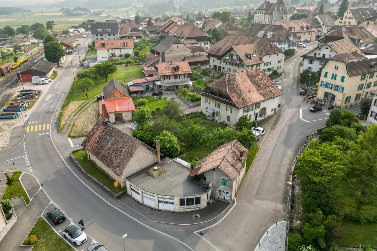Real estate ensemble for renovation in the heart of Baulmes, 2,934 m - Photo 2 of 18