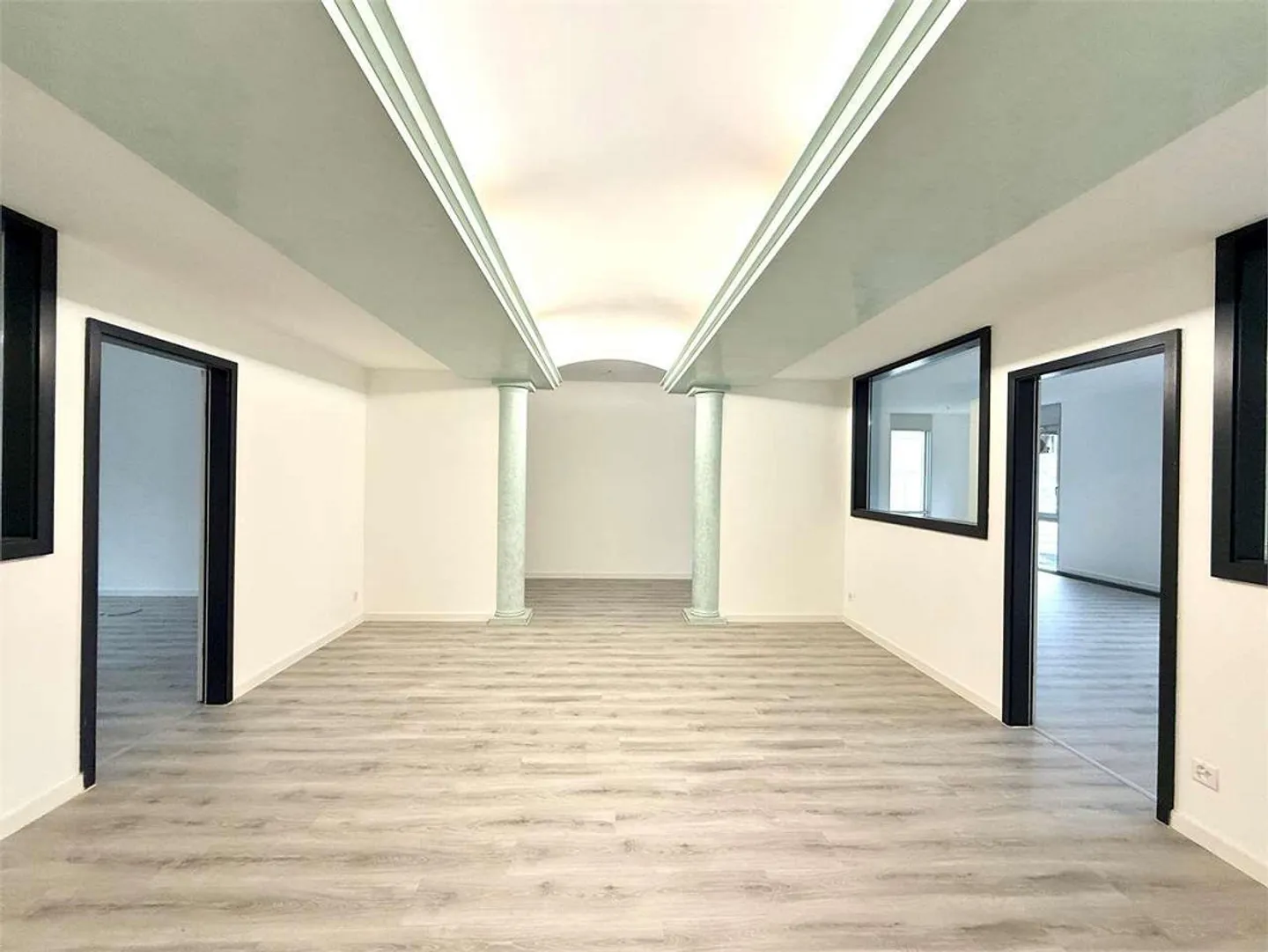 Lugano, bureau prestigieux de 7 pièces avec vue panoramique sur le lac - Photo 2 sur 9