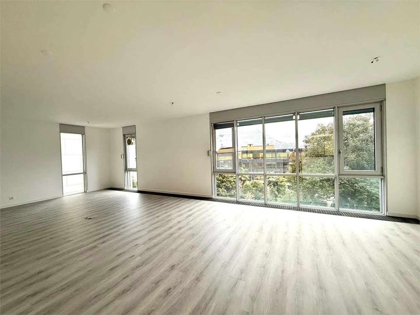 Lugano, bureau prestigieux de 7 pièces avec vue panoramique sur le lac - Photo 5 sur 9