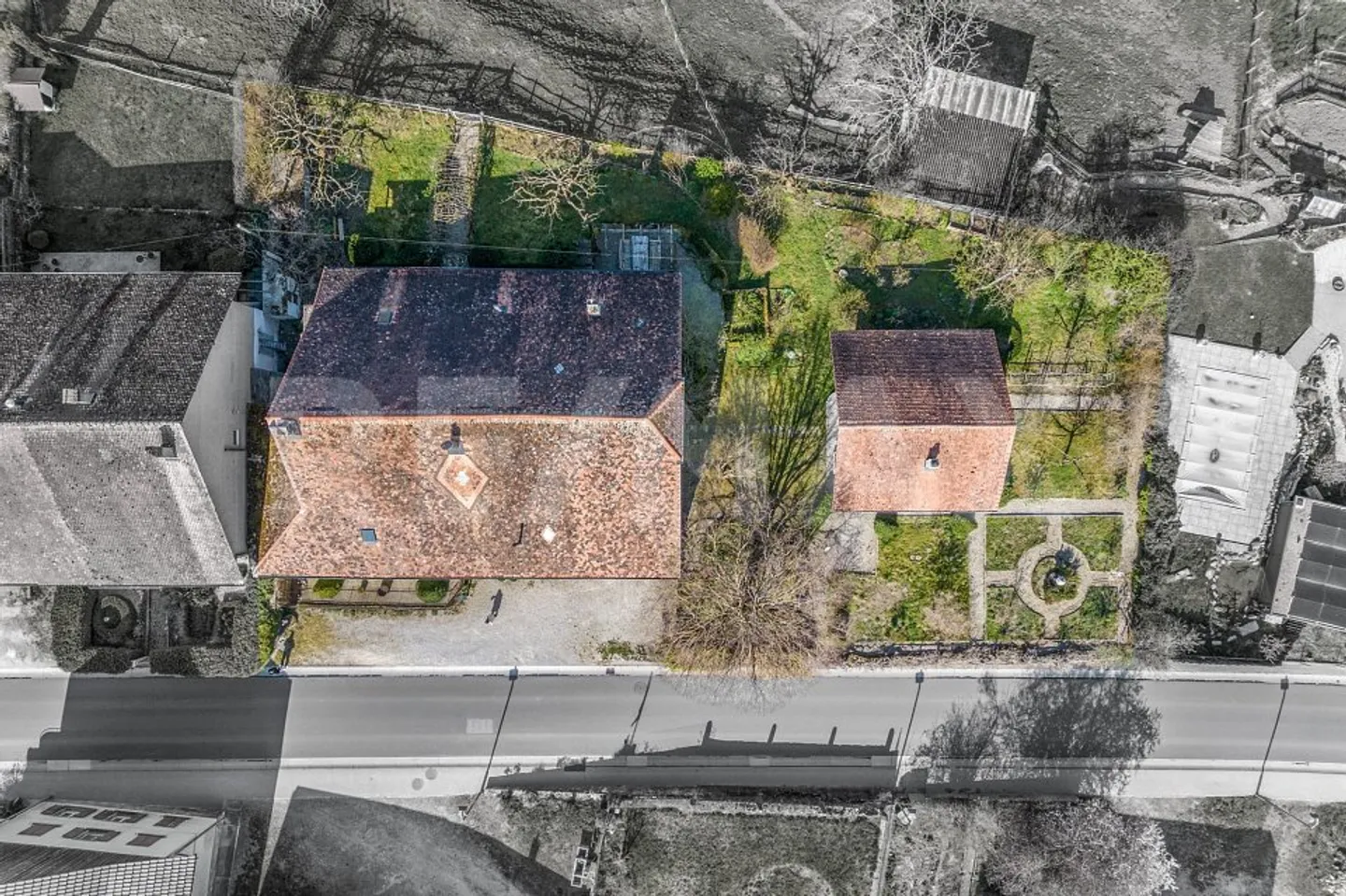 Charaktervolles Bauernhaus in Vesin - Foto 1 von 8