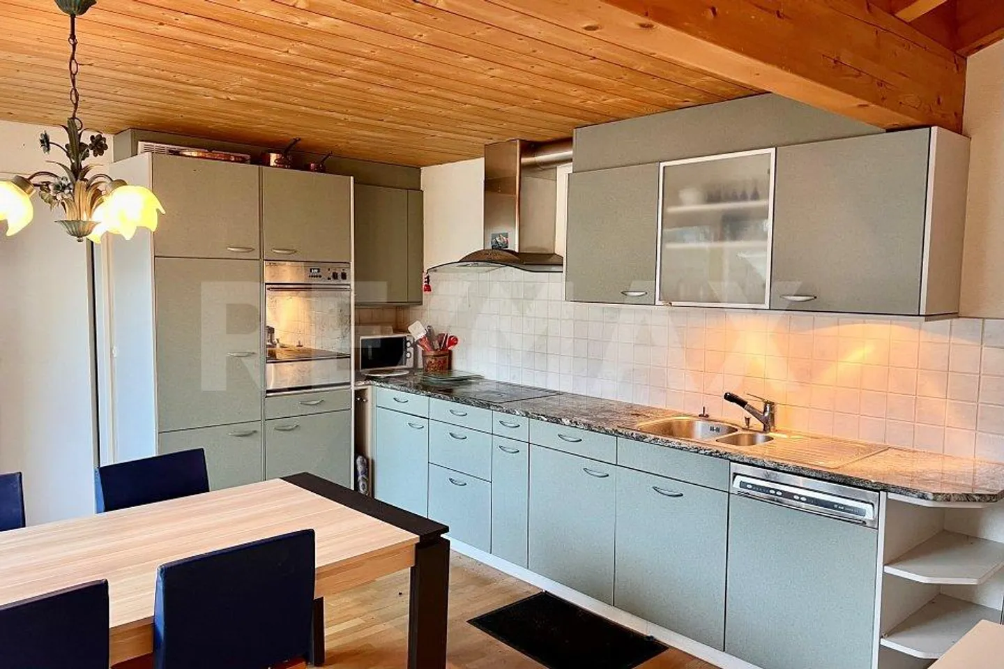 Spacious and Charming - City Apartment with Privacy - Photo 8 of 13