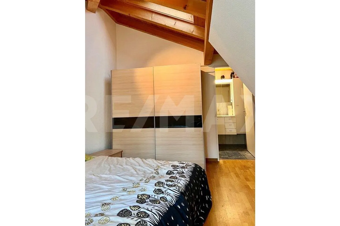 Spacious and Charming - City Apartment with Privacy - Photo 10 of 13