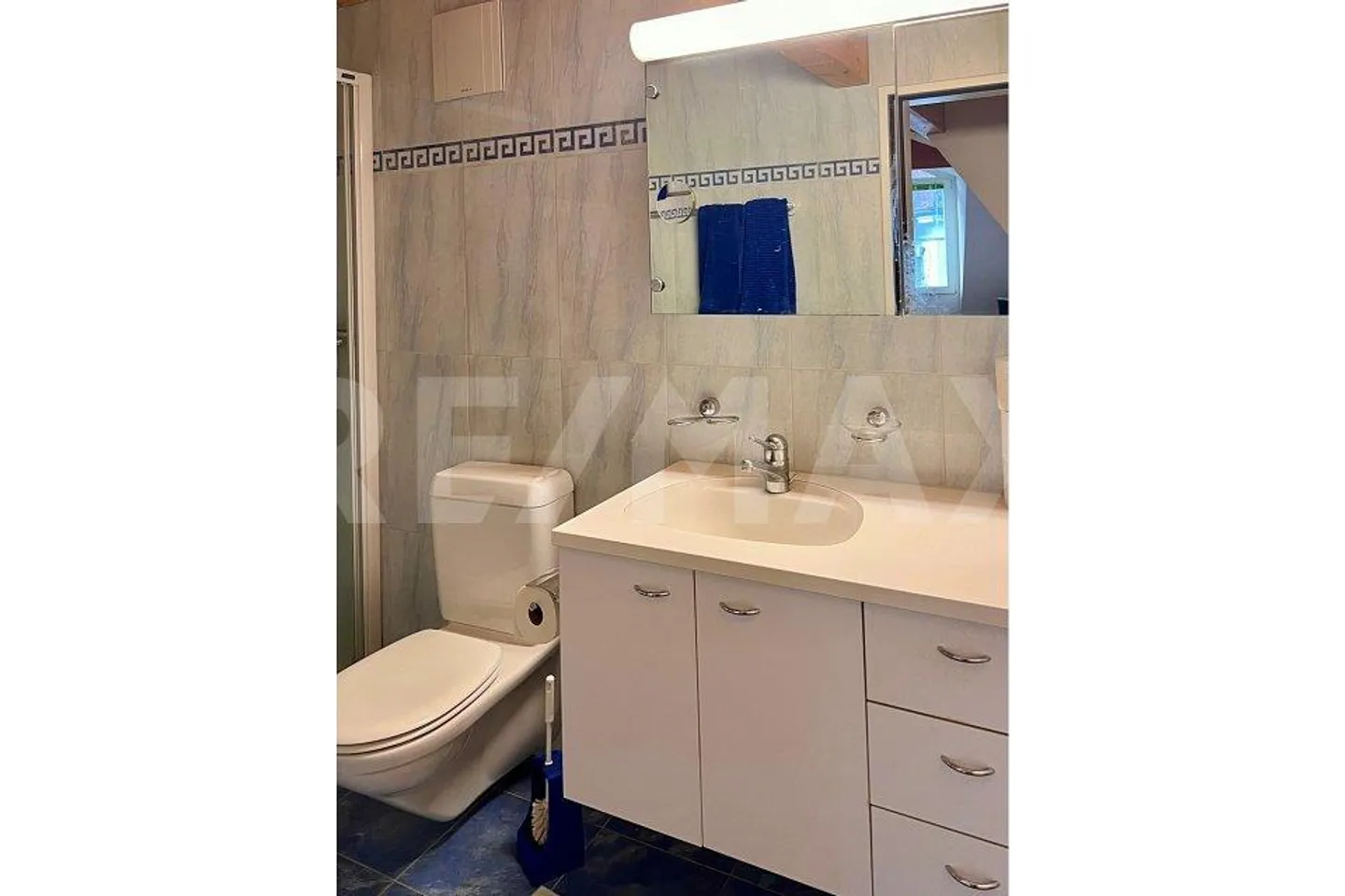 Spacious and Charming - City Apartment with Privacy - Photo 11 of 13