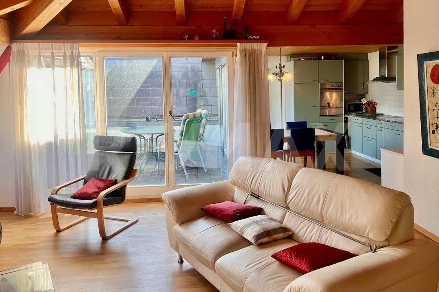 Spacious and Charming - City Apartment with Privacy - Photo 7 of 13