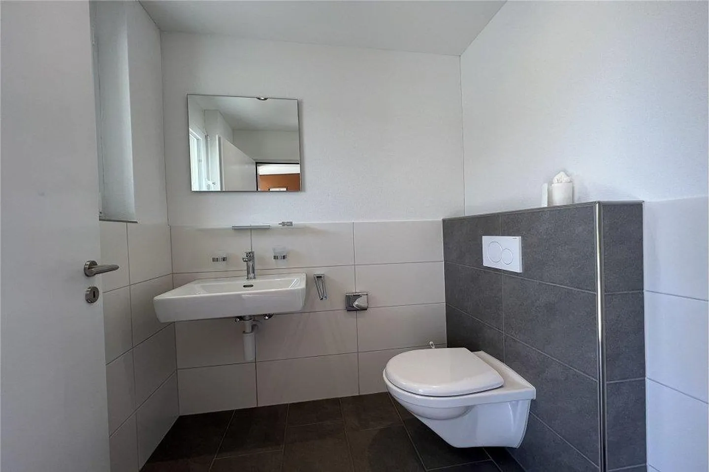 Modernes Zuhause im Doppelhausstil - Foto 6 von 11