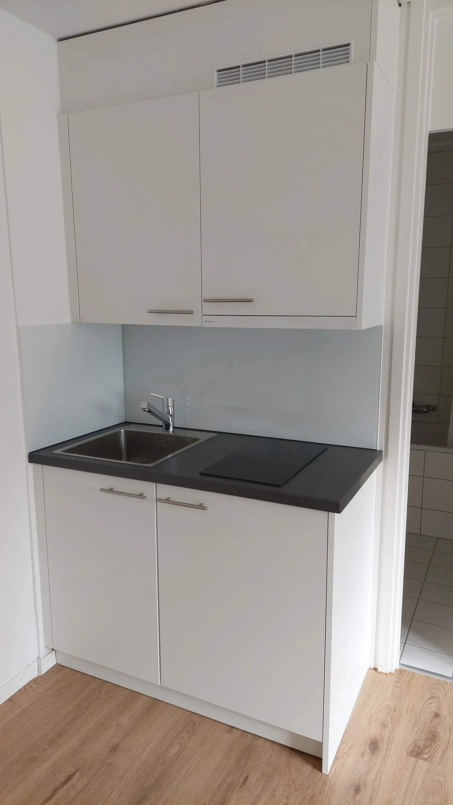 Modernes Studio mit neuer Küche - Foto 1 von 5