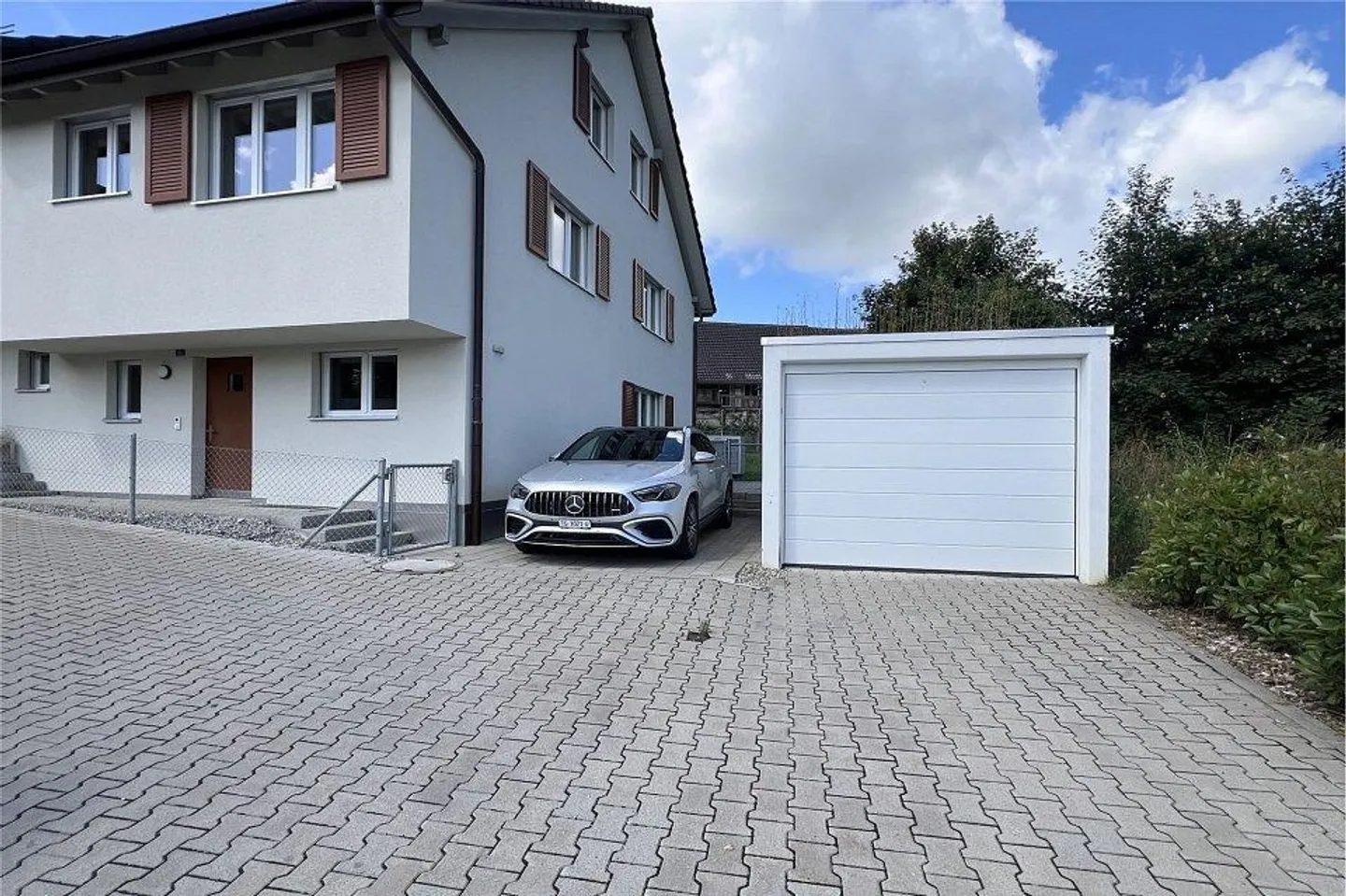 Modernes Zuhause im Doppelhausstil - Foto 3 von 11