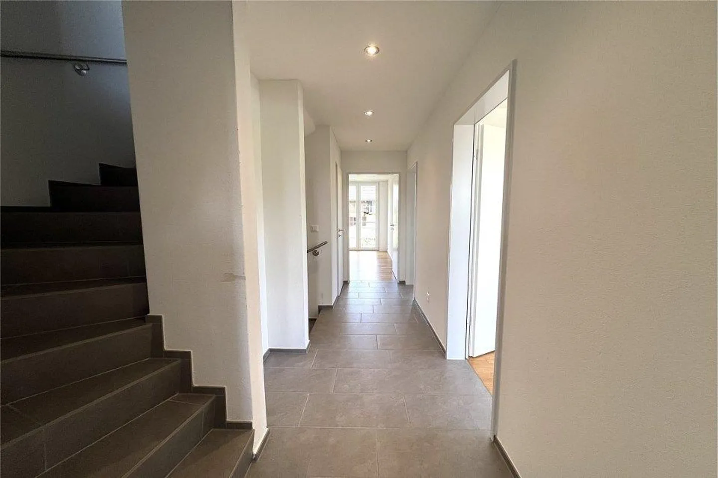 Modernes Zuhause im Doppelhausstil - Foto 7 von 11