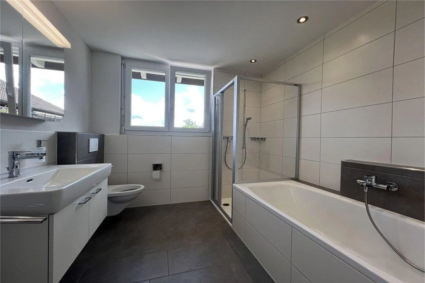 Modernes Zuhause im Doppelhausstil - Foto 8 von 11