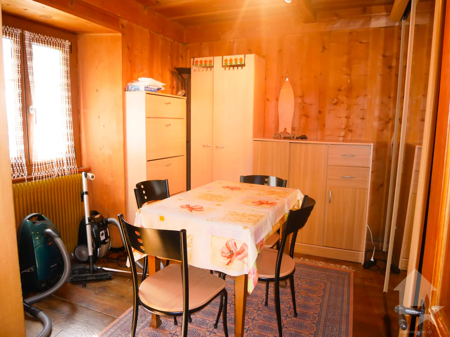 Large family chalet 2 minutes from La Fouly! - Photo 4 of 11