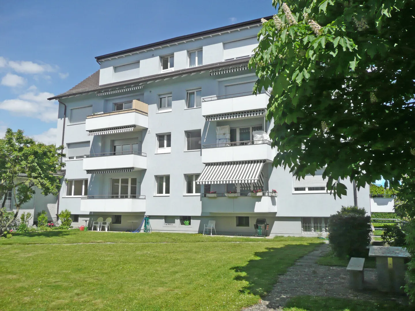 Ihr neues Zuhause im Dorfzentrum von Küsnacht - Photo 1 of 5