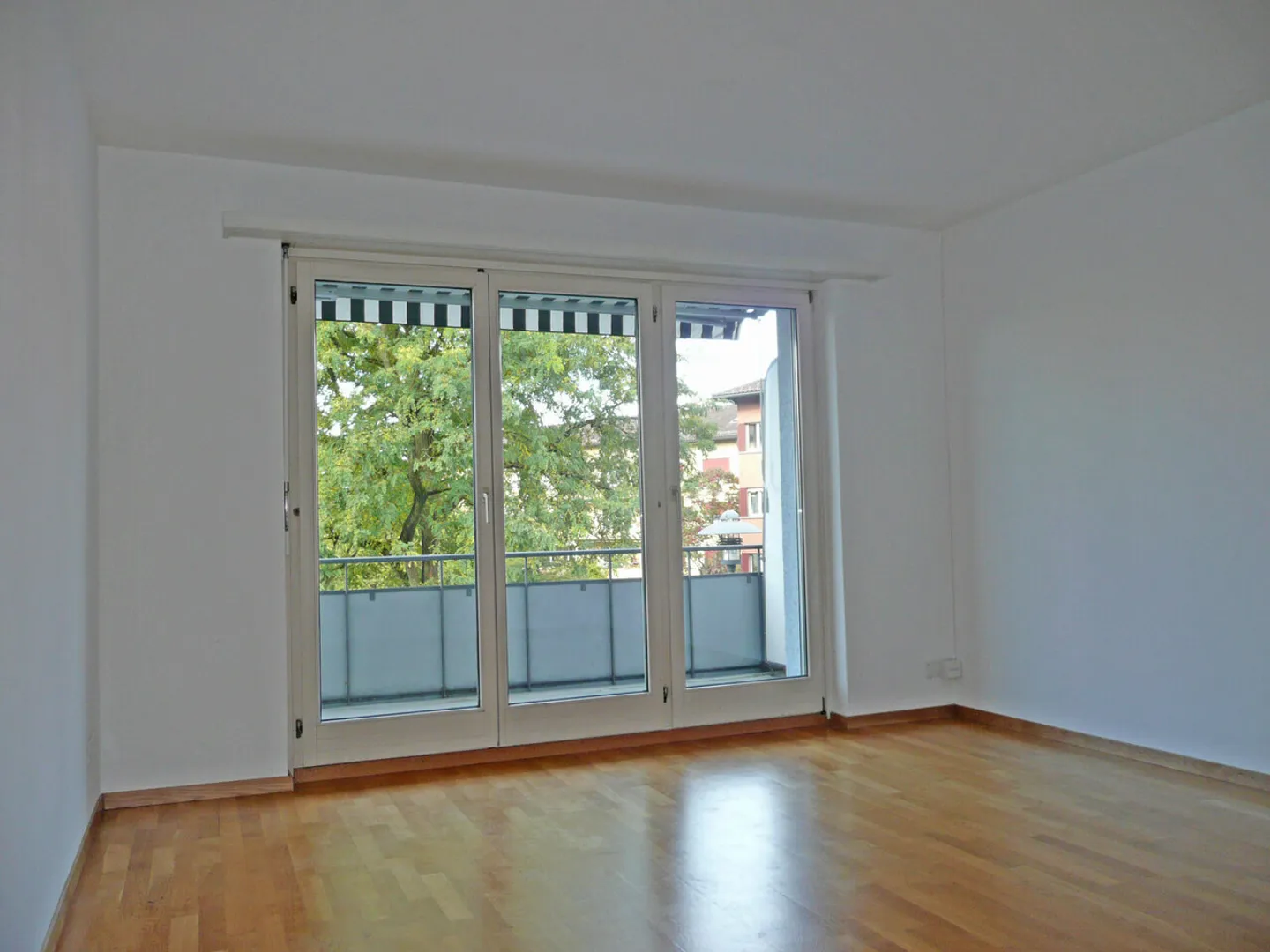 Ihr neues Zuhause im Dorfzentrum von Küsnacht - Photo 2 of 5