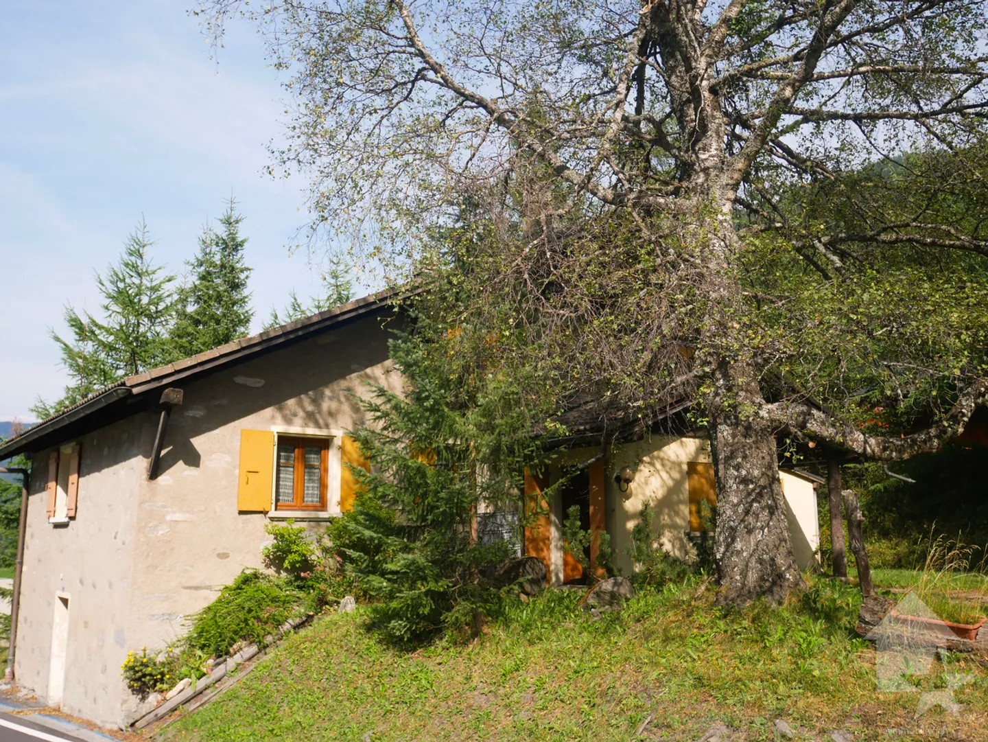 Large family chalet 2 minutes from La Fouly! - Photo 1 of 11