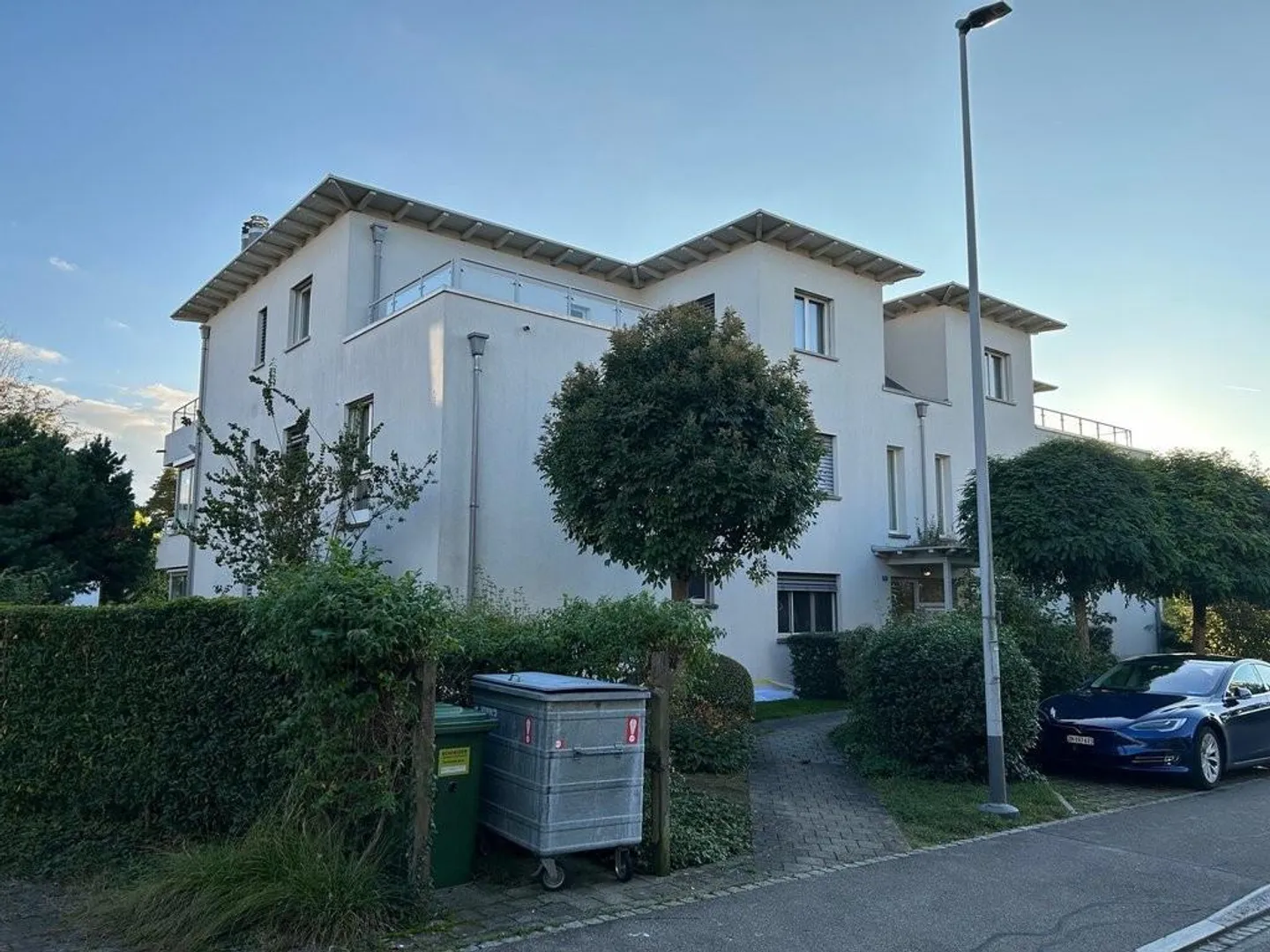 Garage space for rent in Männedorf starting 01.12.2025 - Photo 1 of 1