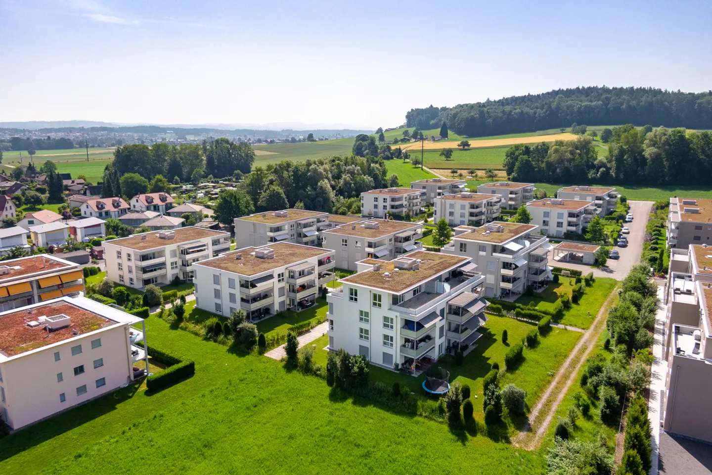 Grosszügige und moderne Wohnung in begrünter Umgebung! - Photo 1 of 12