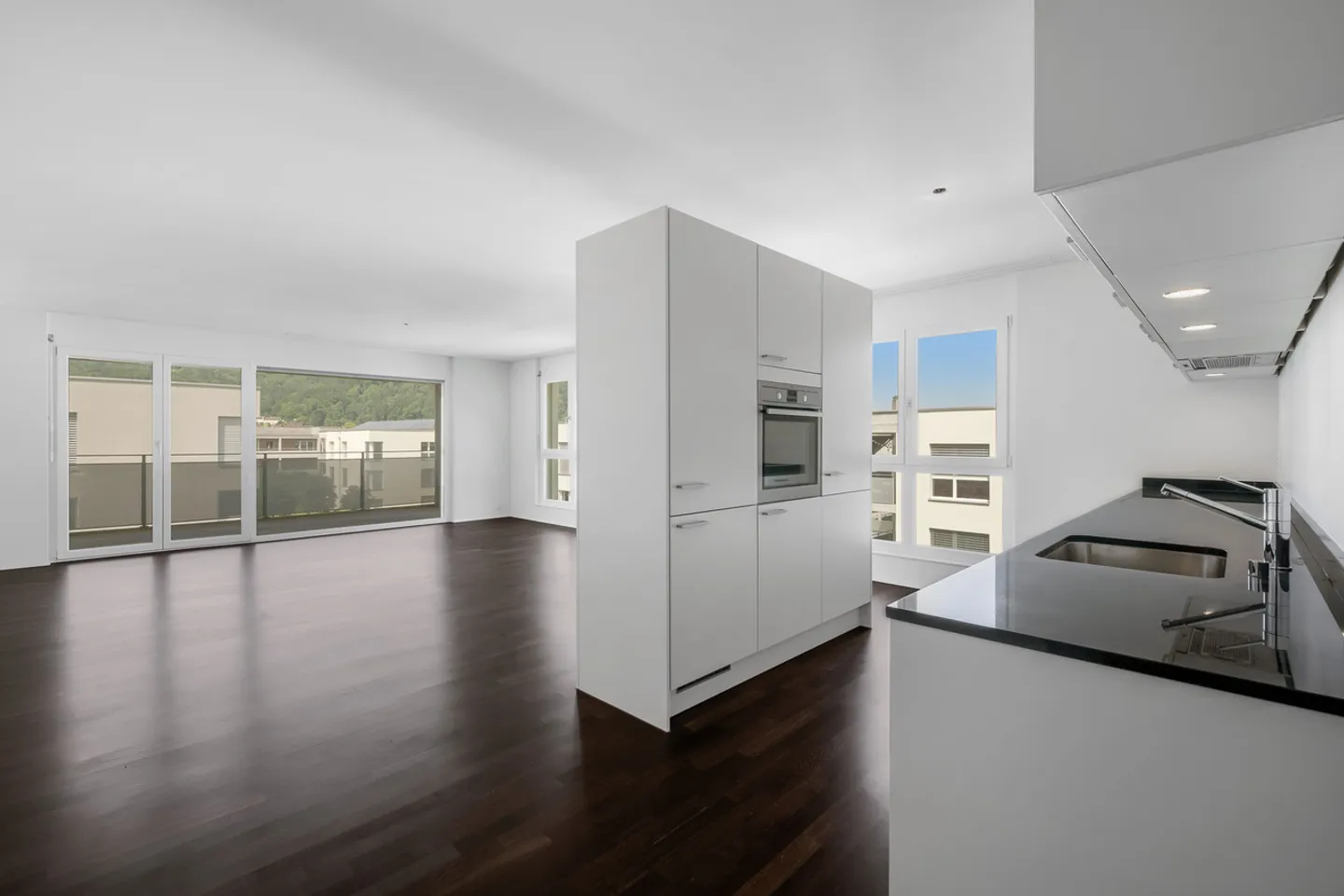Grosszügige und moderne Wohnung in begrünter Umgebung! - Photo 3 of 12