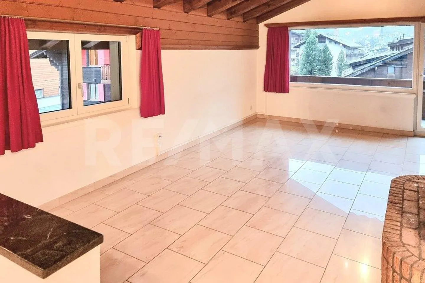 Charmante Dachwohnung mit Matterhornsicht - Foto 3 von 12