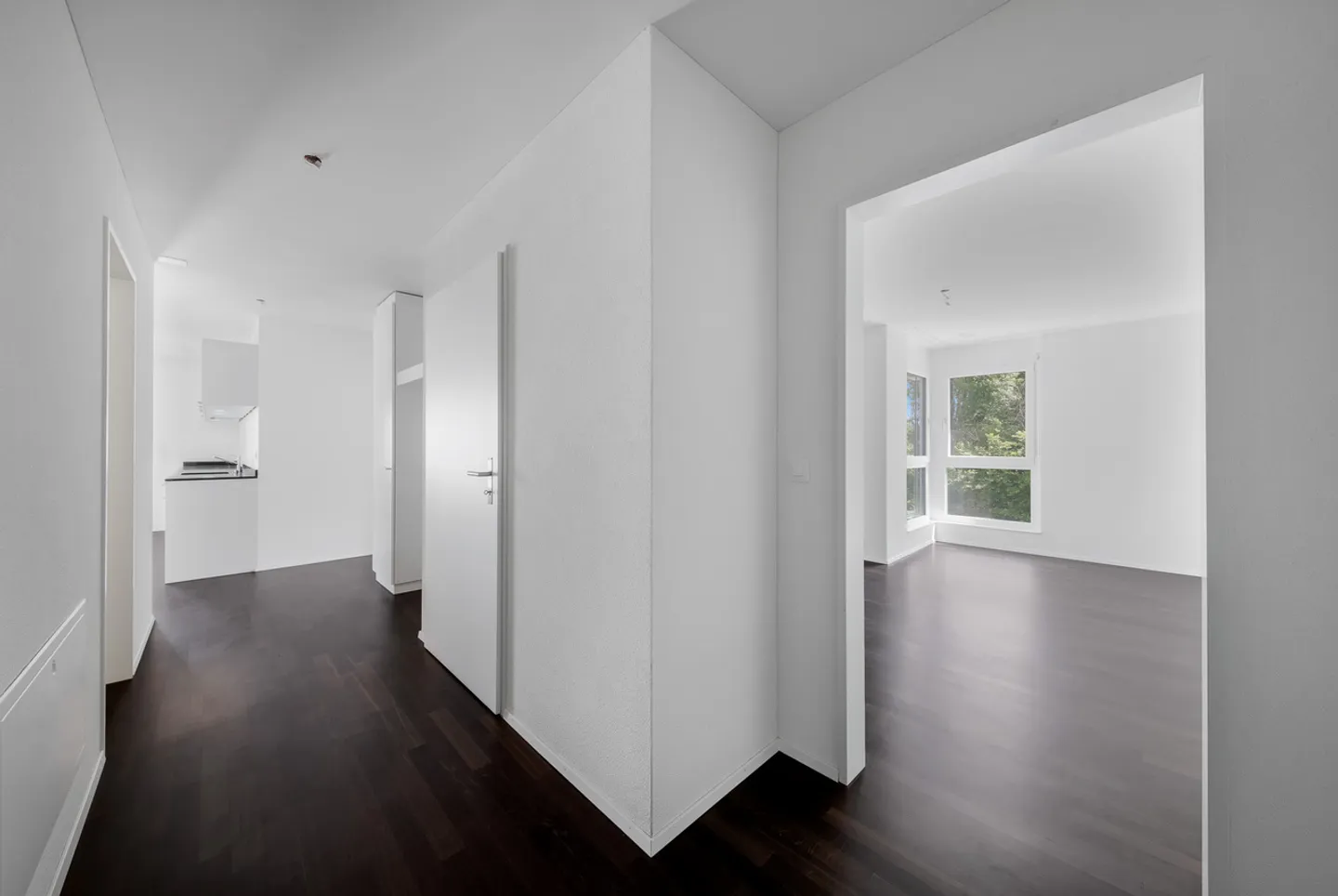 Grosszügige und moderne Wohnung in begrünter Umgebung! - Photo 10 of 12