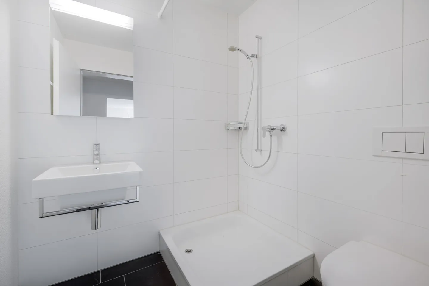 Grosszügige und moderne Wohnung in begrünter Umgebung! - Photo 11 of 12